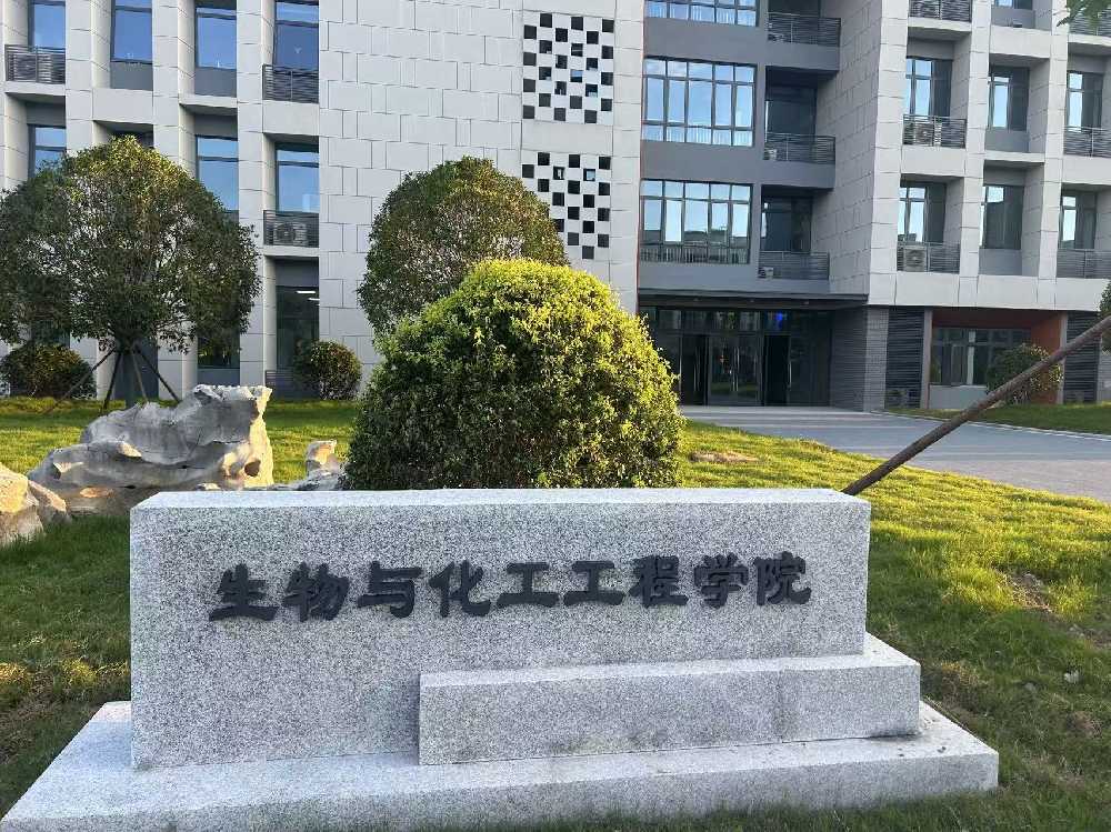 化德县扬州职业大学体育场高杆灯项目